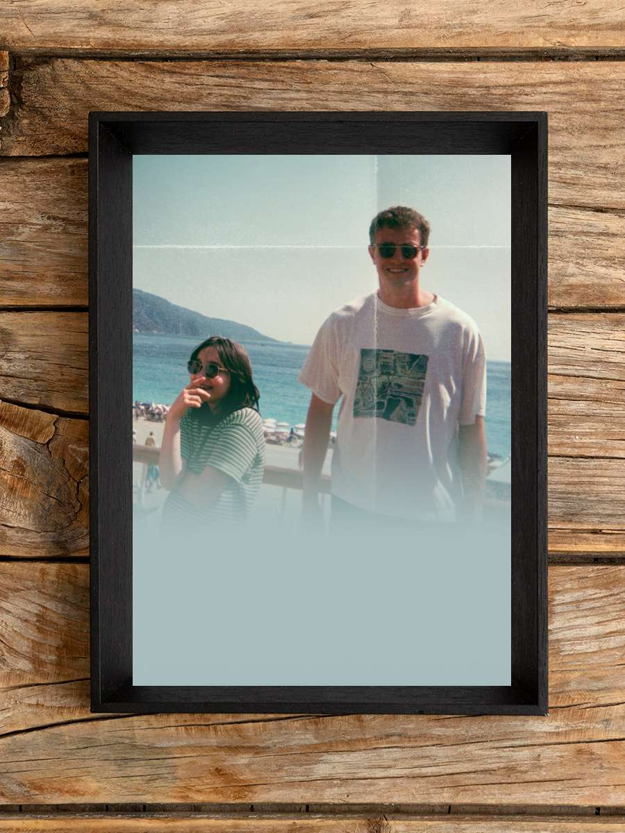 Güneş Sonrası - Aftersun Film Tablo Siyah Çerçeveli Film Poster Afiş Tablo