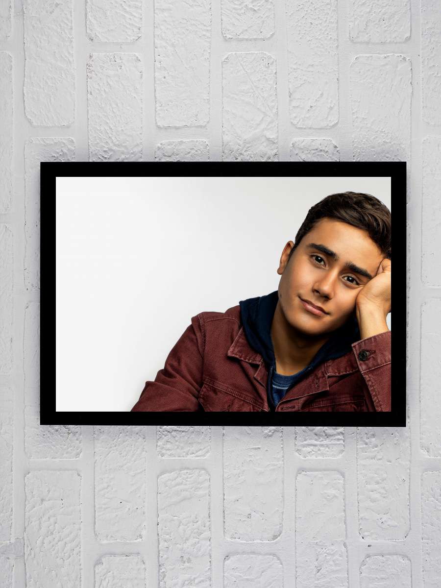 Love, Victor Dizi Tablo Siyah Çerçeveli Dizi Poster Duvar Tablo