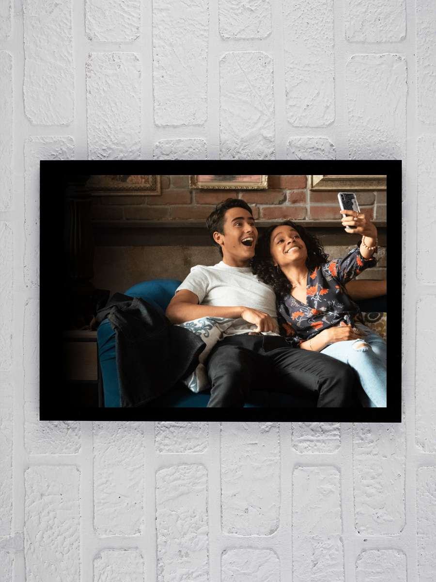 Love, Victor Dizi Tablo Siyah Çerçeveli Dizi Poster Duvar Tablo